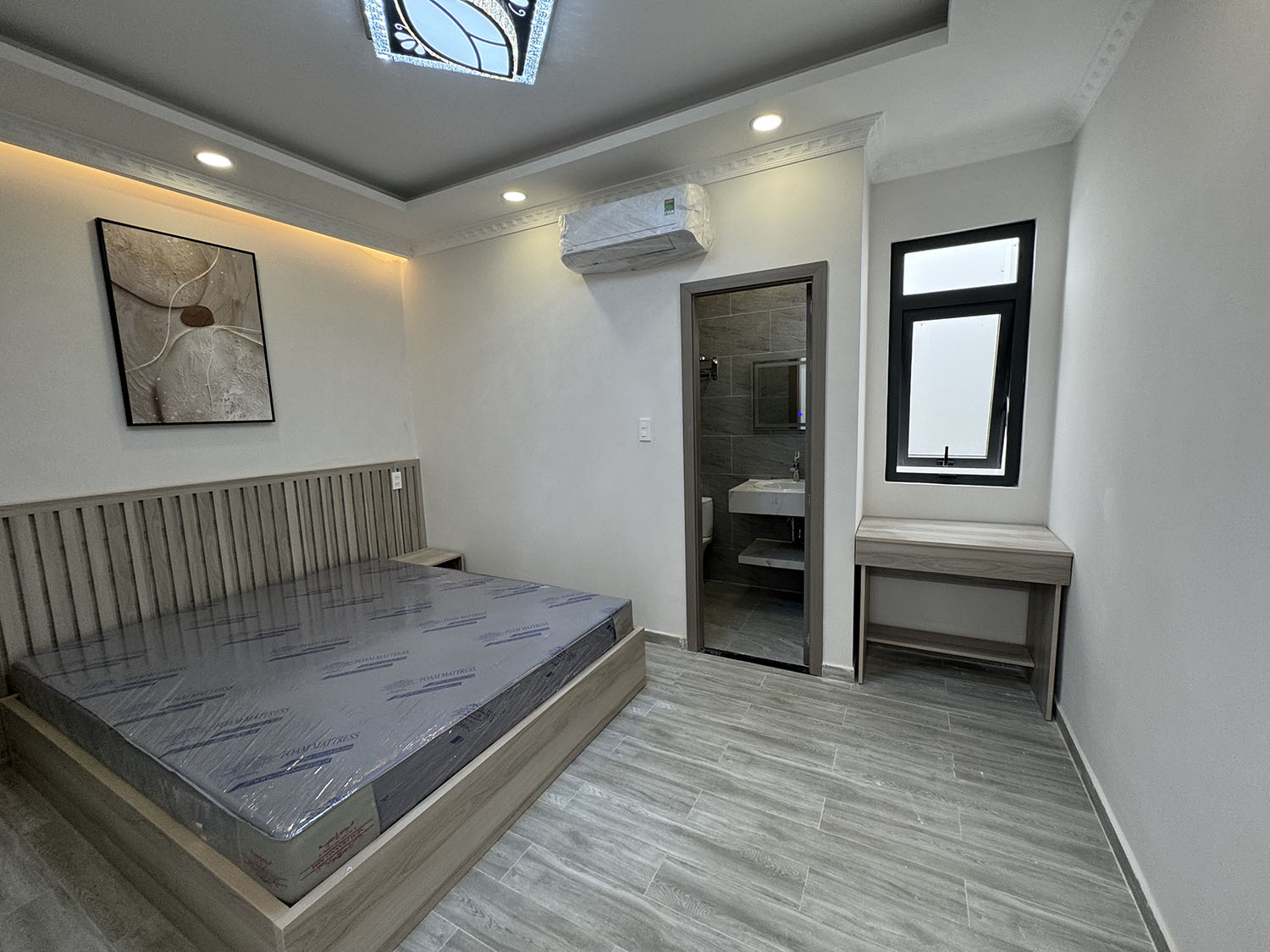 Nhà phố mới 100%, DTKV: 4mx12,5m, vuông, 4 tầng, full nội thất, hẻm xe hơi khu Vip NGUYỄN VĂN TRỖI